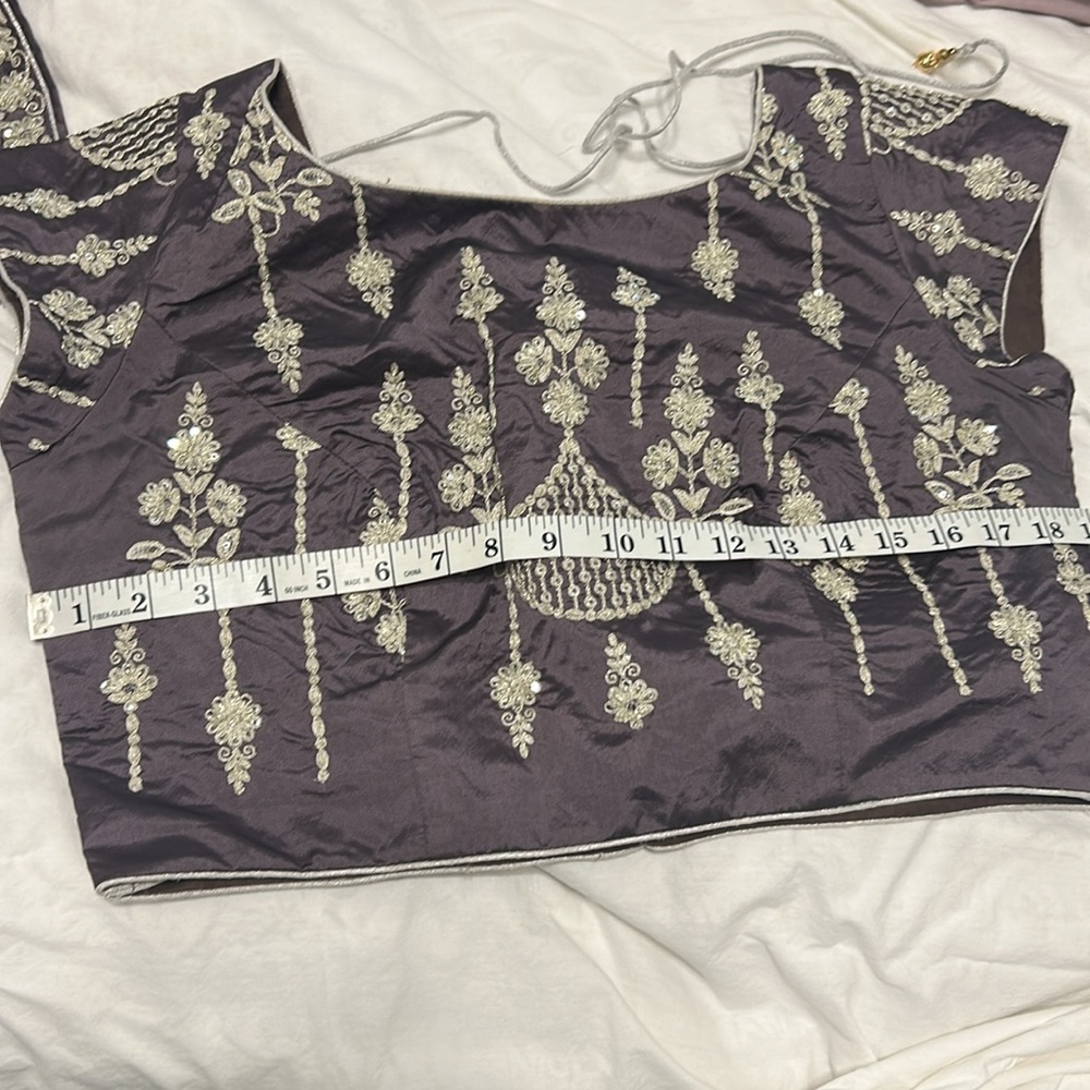 Saree pre pleated ready to wear purple mauve embroidery. Inner Skirt blouse -M. - Picture 14 of 16
